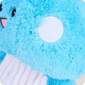 closeup of mid length blue fur and shorter white spot on cap with satin stitch around