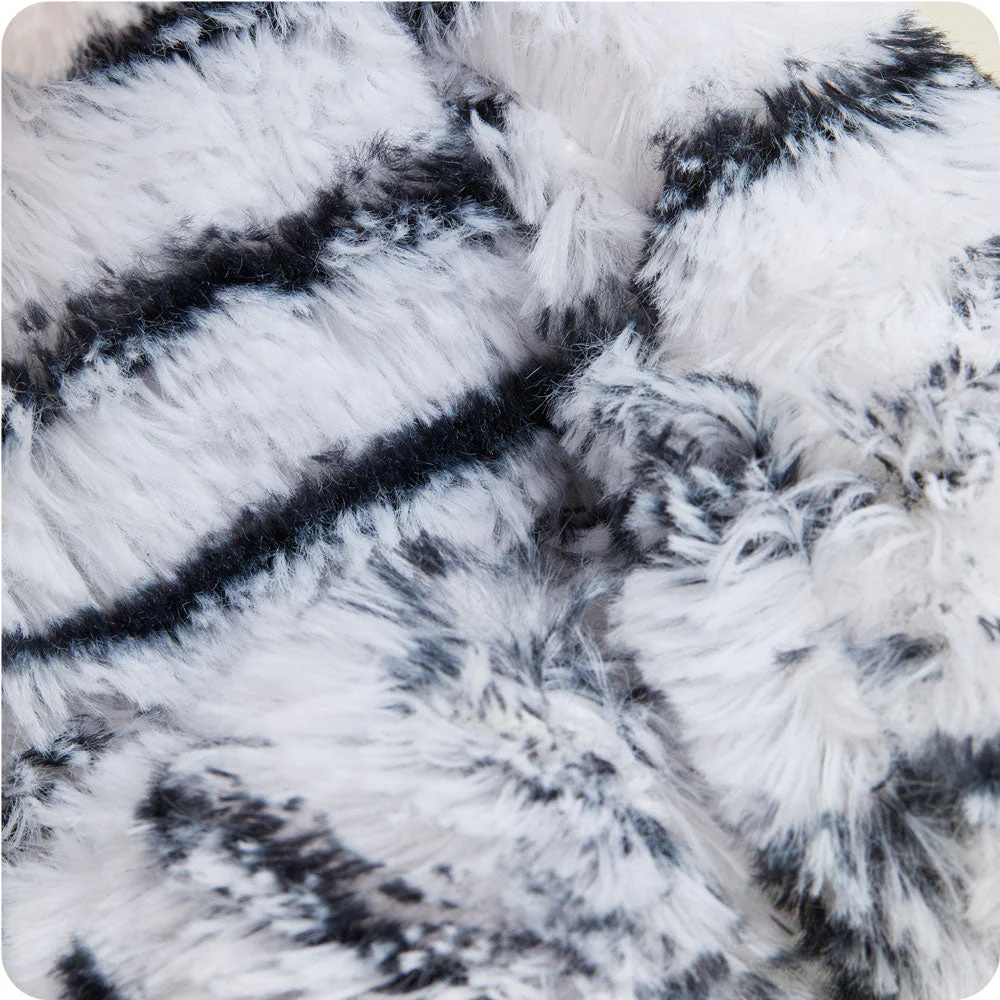 closeup of mid length fur, mainly black with thin black stripe