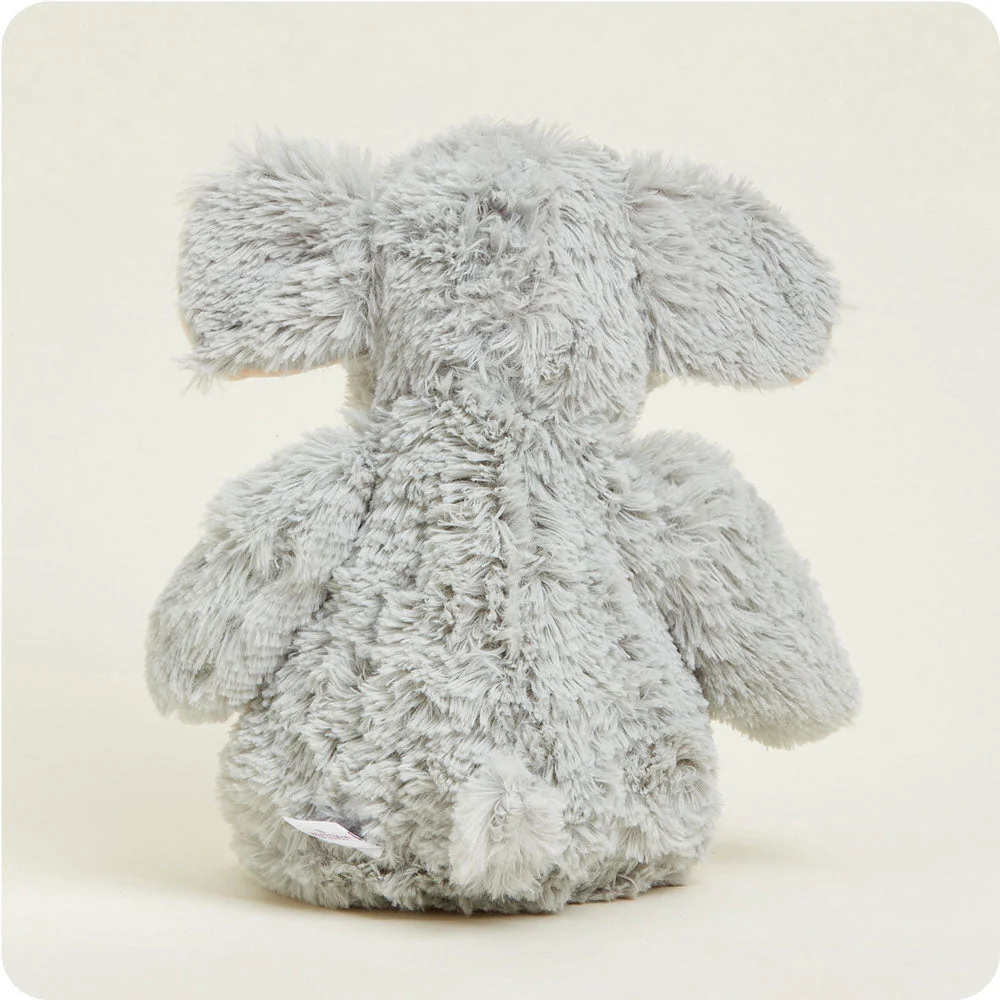 back of grey elephant has a tail